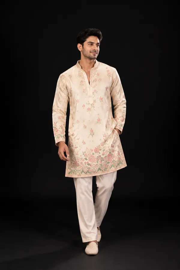 Ivory_Floral_Embroidered_Festive_Kurta_Set