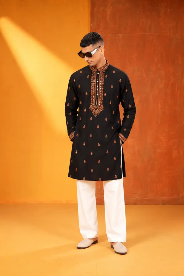 Back_Embroidered_Festive_Kurta_Set