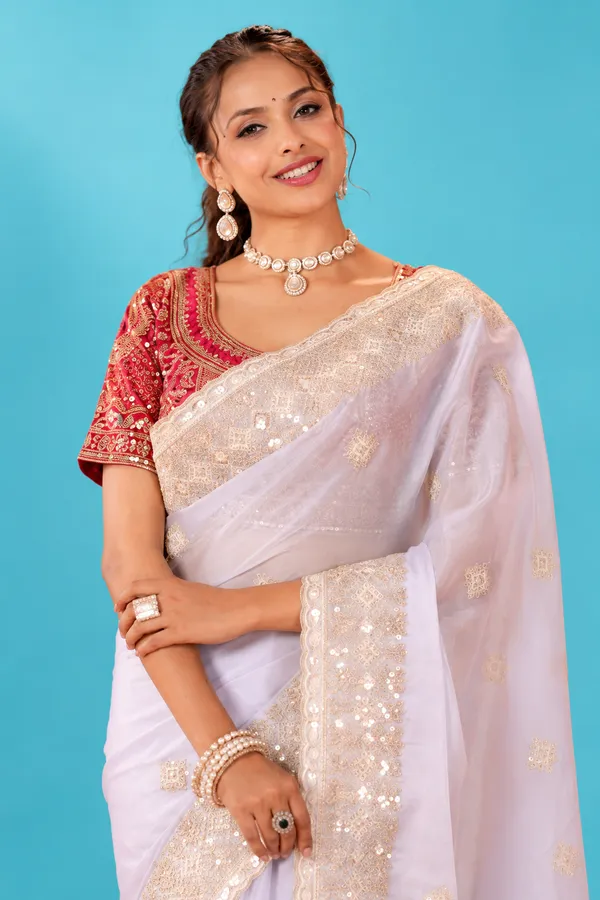 Elegant_Pastel_Lavender_Designer_Saree_With_Golden_Embroidery_Rich_Scalloped_Border_Lavender