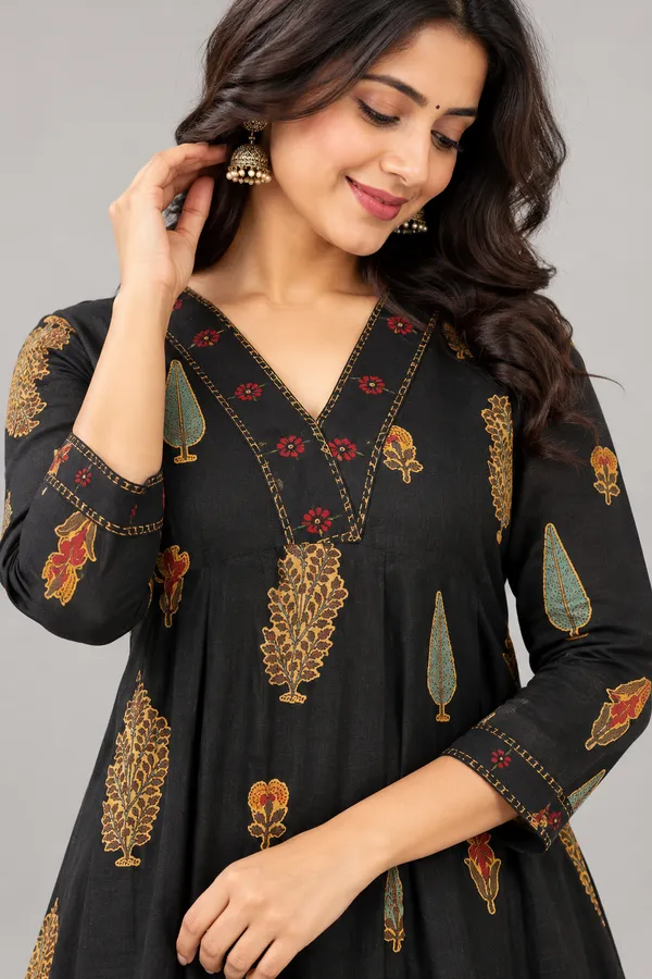 Elegant_Black_Floral_Printed_Kurta_Palazzo_Set_For_Women_Black