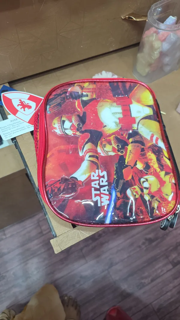 Red_Printed_Star_Wars_Trolley_Bag_for_Boys