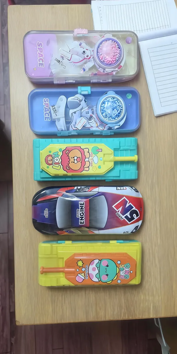 Multicolor_Plastic_Cricket_Bat_Shaped_Pencil_Box_For_Kids