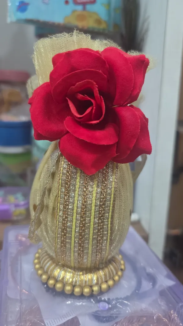 Gold_Traditional_Floral_Decorative_Vase