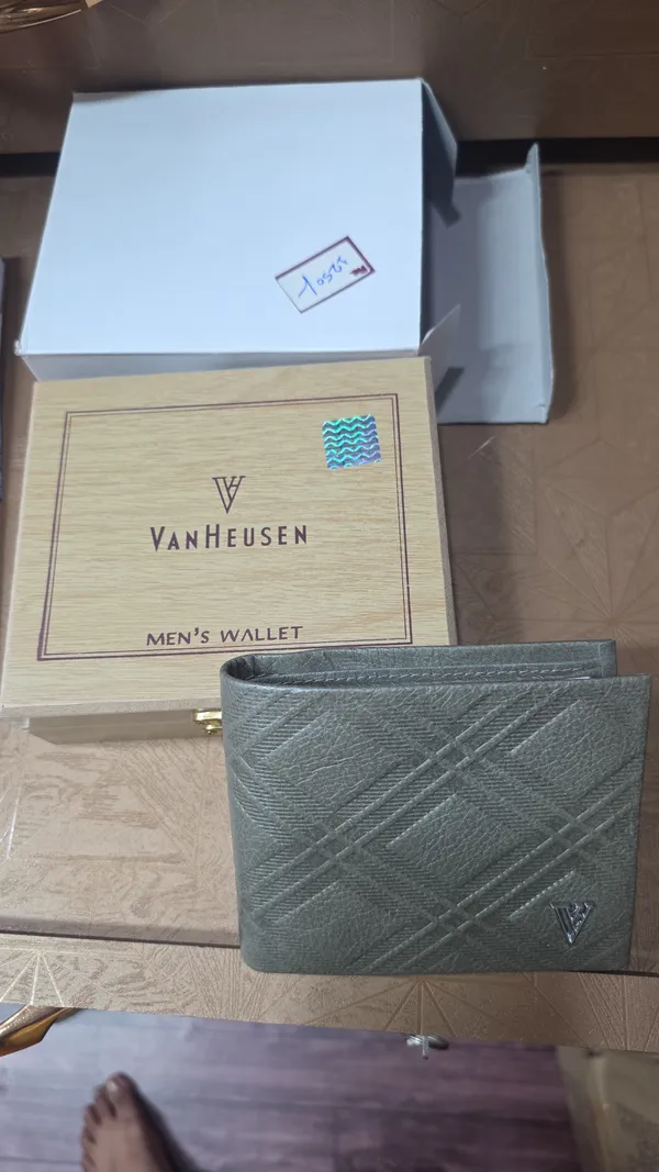 Grey_Textured_Wallet_for_Men