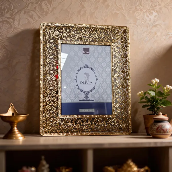 Metal_Gold-Tone_Traditional_Floral_Photo_Frame_13X18Cm