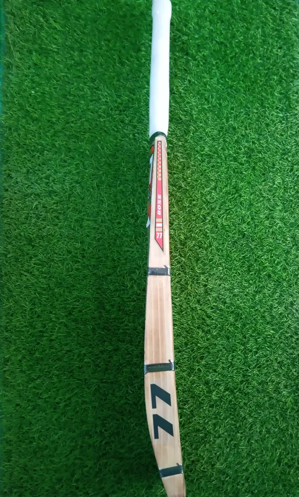 Boss_77_Kashmir_Willow_Cricket_Bat_Four_Capsule
