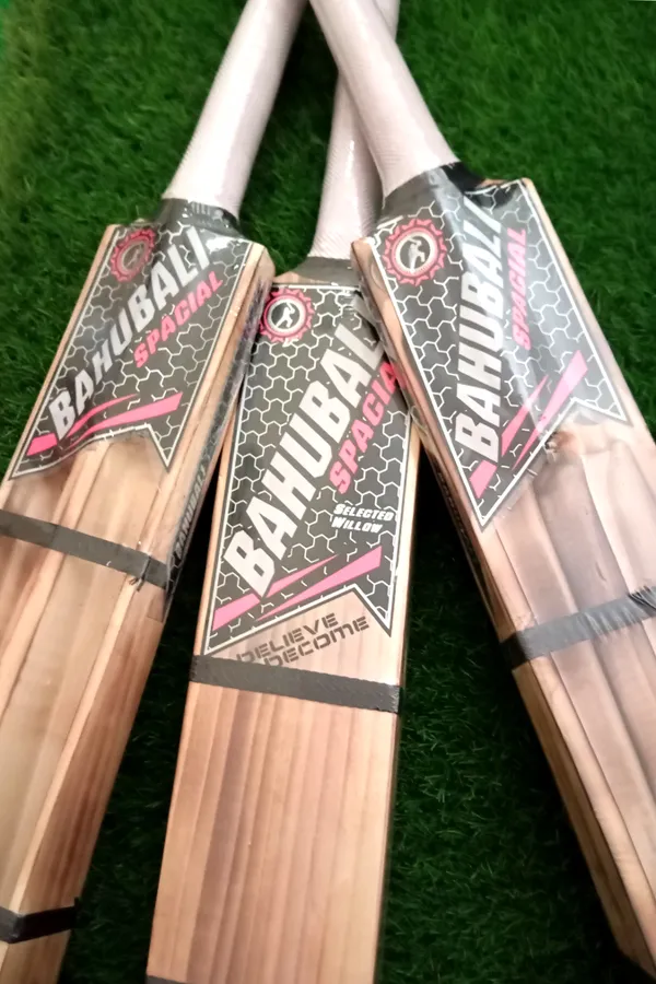 Bahubali_Kashmir_Willow_Cricket_Bat_Red