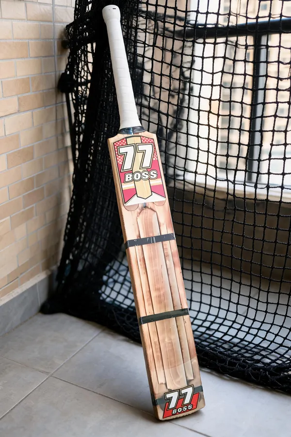 Boss_77_Kashmir_Willow_Cricket_Bat_White_Handle
