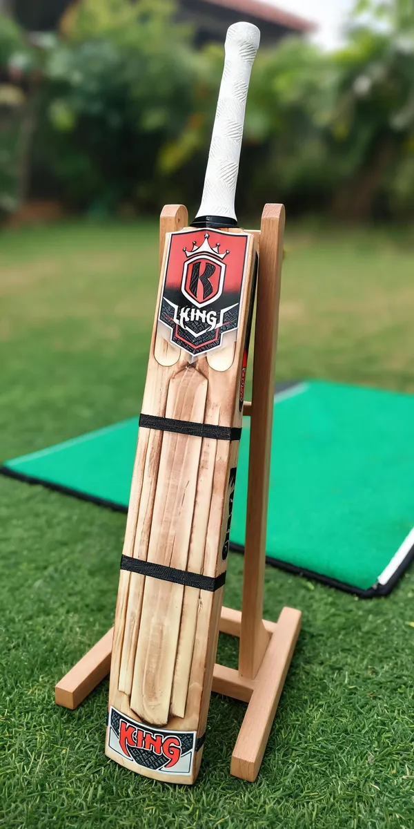 King_Kashmir_Willow_Cricket_Bat_White_Grip
