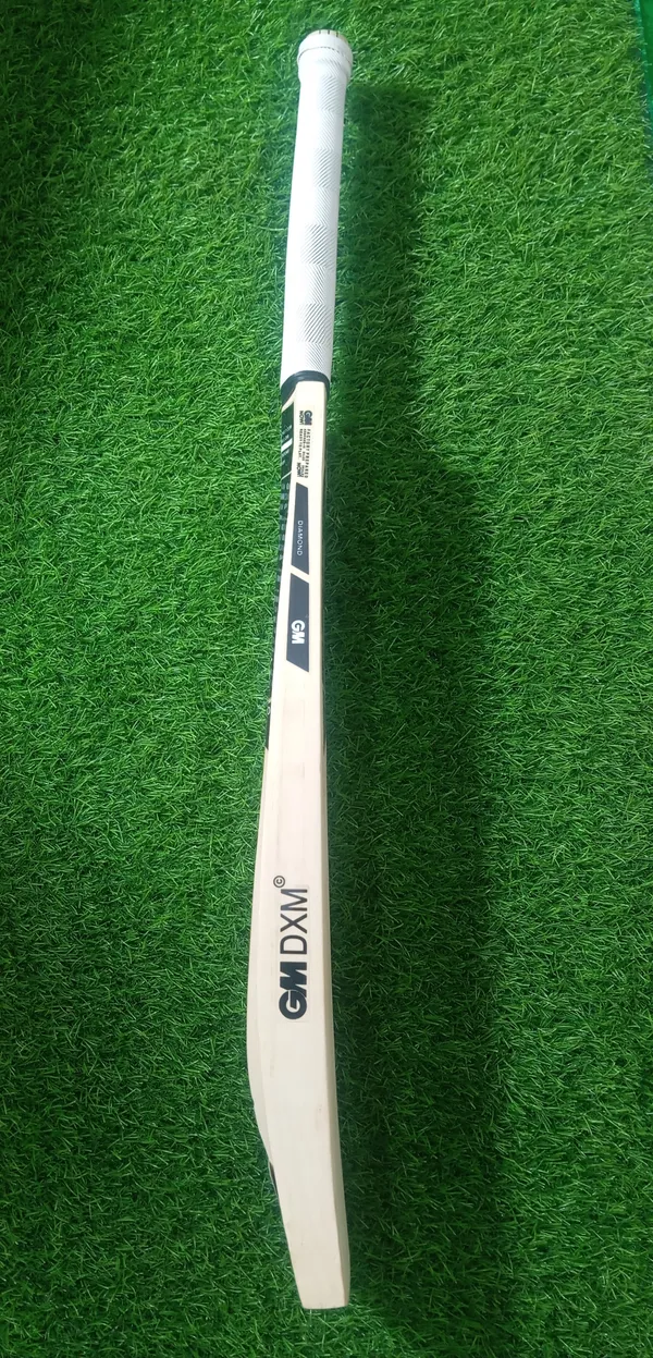 GM_DXM_English_Willow_Cricket_Bat