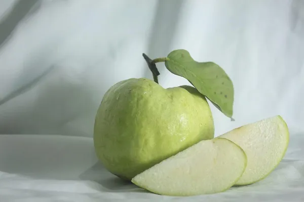 Guava_Fruit_Plant