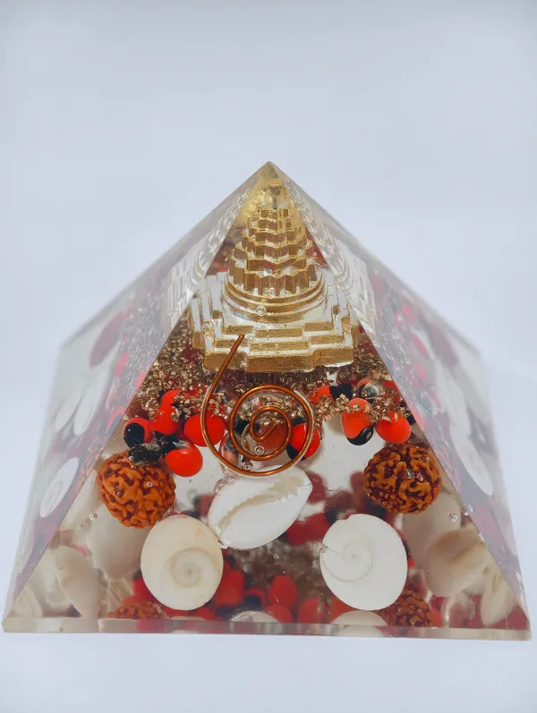 Gishavastu_Multicolor_Resin_Natural_Stone_Laxmi_Pyramid