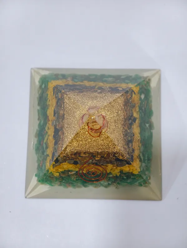 Multicolor_Crystal_Resin_Multi-Stone_Pyramid_Showpiece