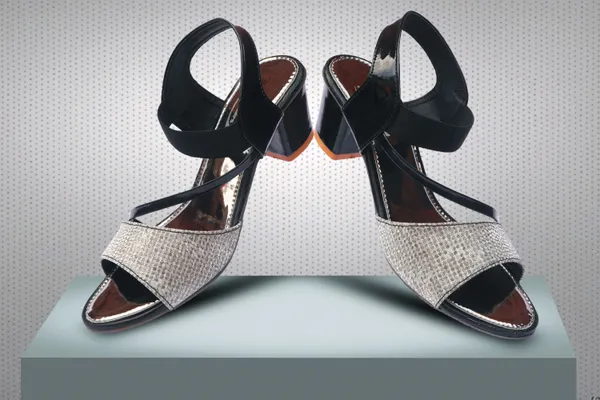 Black_Synthetic_Textured_Strap_Wedge_Sandals_For_Women
