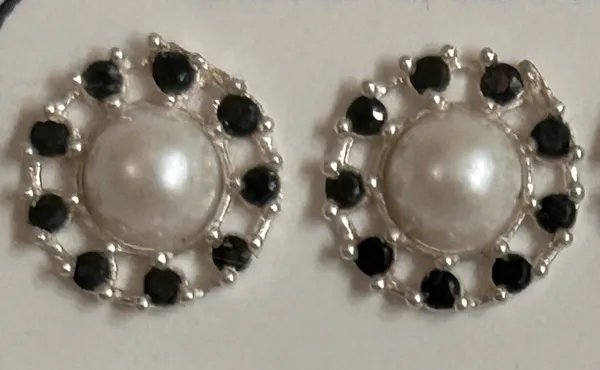 Silver_Pearl_925_Silver_Stud_Earrings_For_Women