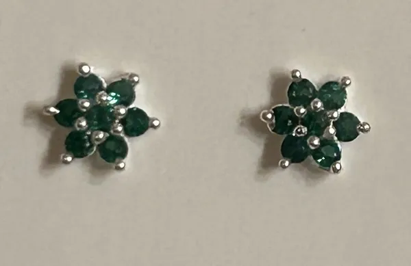 Green_925_Silver_Floral_Cluster_Stud_Earrings_For_Women