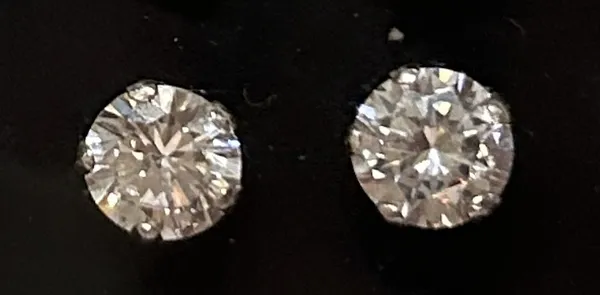 Clear_925_Silver_Round_Stone_Stud_Earrings_For_Women