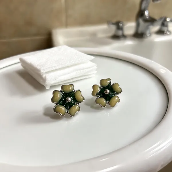 Green_925_Silver_Floral_Stud_Earrings_For_Women