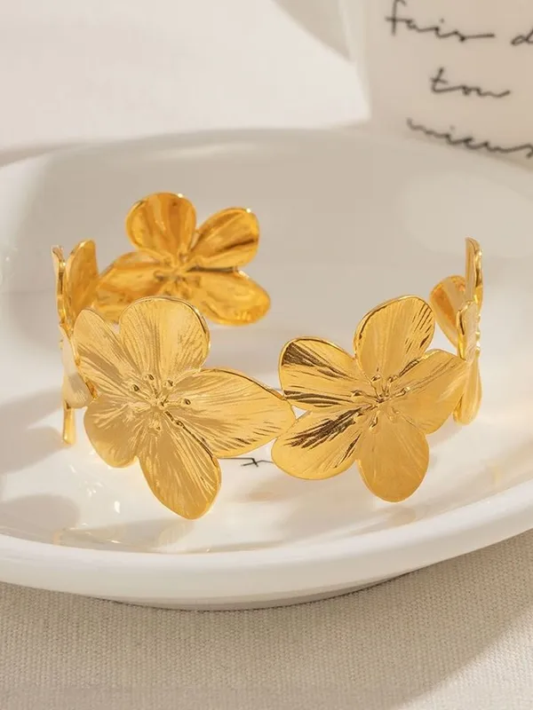 Gold_Tone_Floral_Link_Bracelet_for_Women