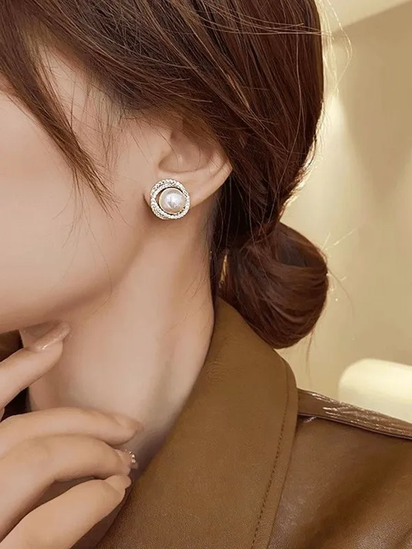 Gold_Tone_Pearl_Stud_Earrings_for_Women