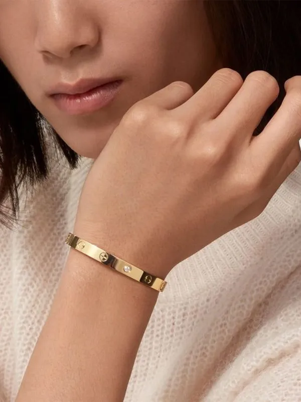 Gold_Tone_Screw_Motif_Bangle_for_Women