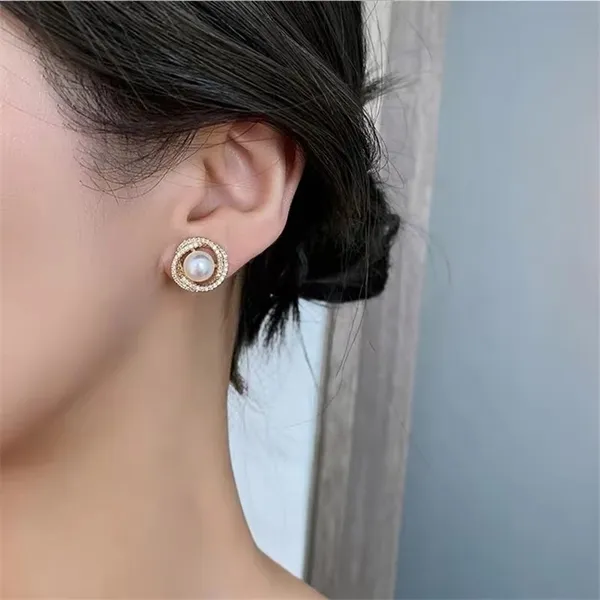 Gold_Tone_Pearl_Stud_Earrings_for_Women