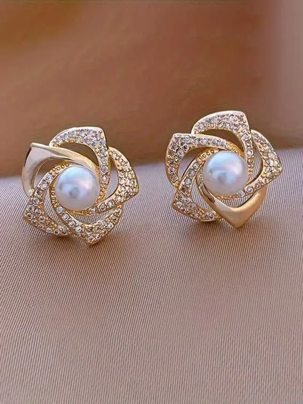Gold_Tone_Pearl_Stud_Earrings_for_Women