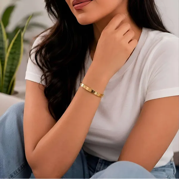 Gold_Tone_Screw_Motif_Bracelet_for_Women