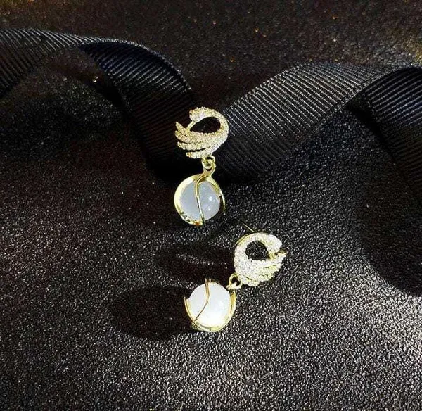 Gold_Tone_Rhinestone_Crescent_Drop_Earrings_for_Women