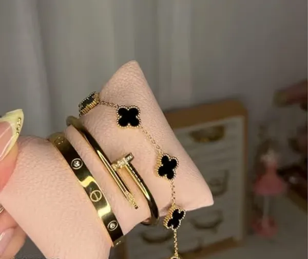 Gold-Tone_Clover_Bracelet_Set_for_Women