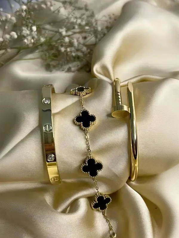 Gold-Tone_Clover_Bracelet_Set_for_Women