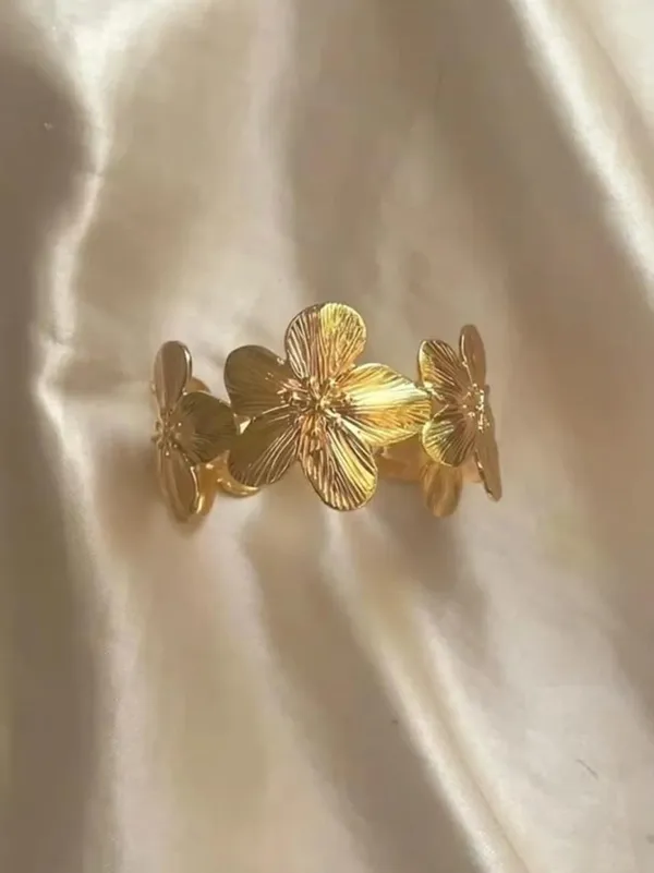 Gold_Tone_Screw_Motif_Bracelet_for_Women
