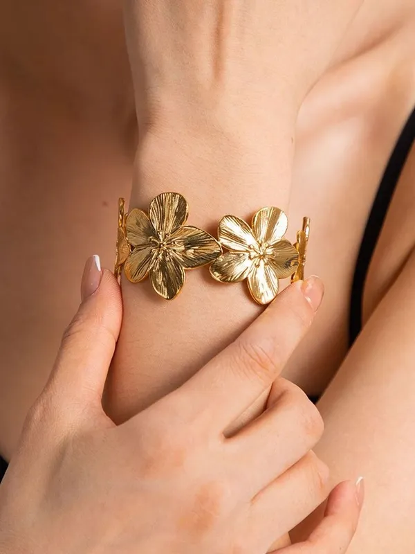 Gold_Tone_Floral_Link_Bracelet_for_Women