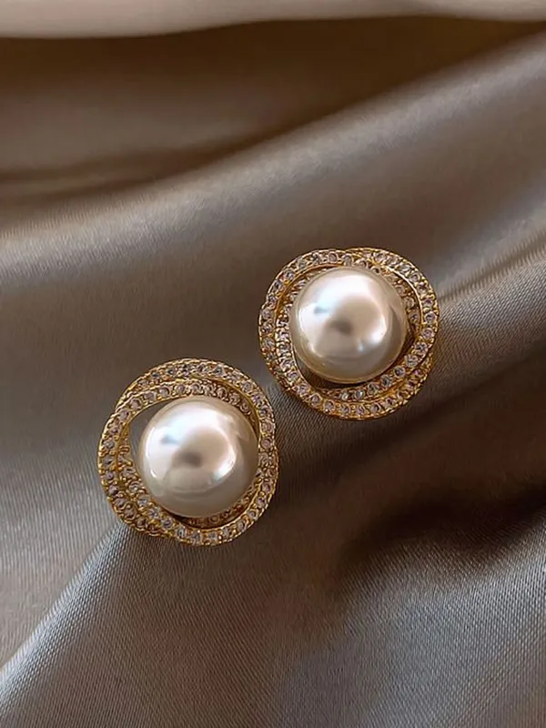 Gold_Tone_Pearl_Stud_Earrings_for_Women