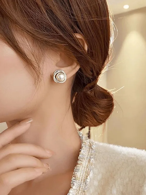 Gold_Tone_Pearl_Stud_Earrings_for_Women