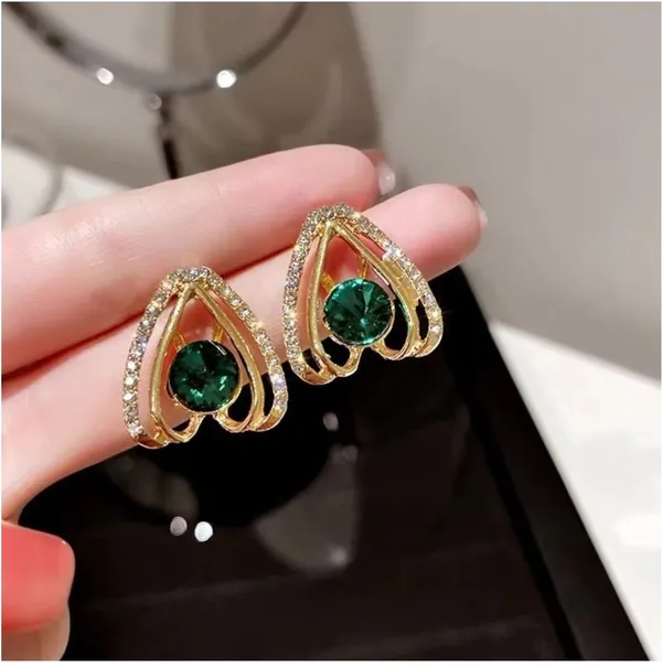 Gold_Tone_Pearl_Stud_Earrings_for_Women