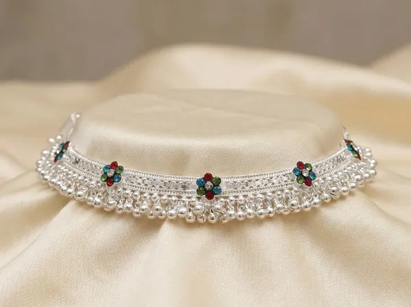 Silver_Gillet_Payal_For_Women_With_Plastic_Beeds