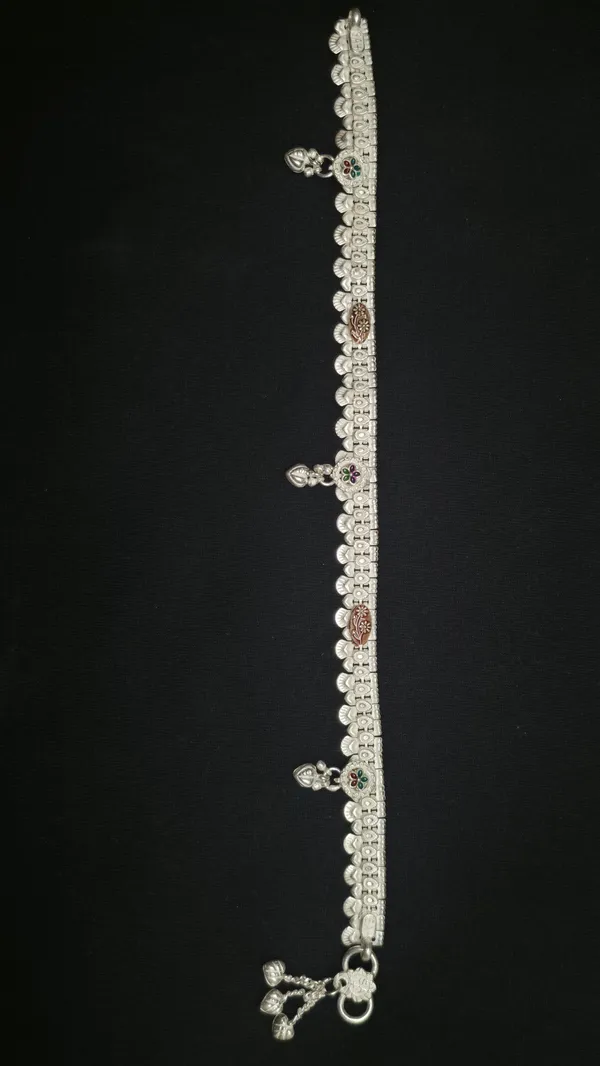 Silver_Tone_Traditional_Charm_Anklet_for_Women