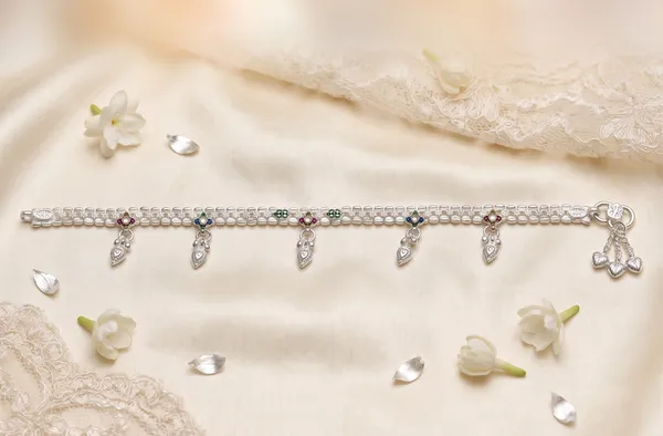 Silver_White_Metal_Ethnic_Payal_For_Women