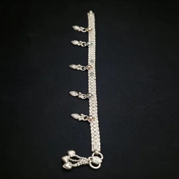 Silver_White_Metal_Ethnic_Payal_For_Women