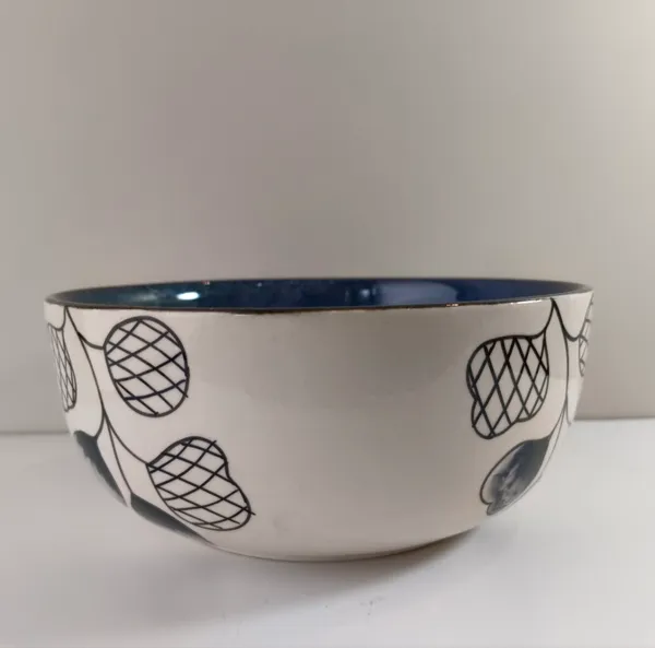 Blue_And_White_Stoneware_Bowl_For_Kitchen