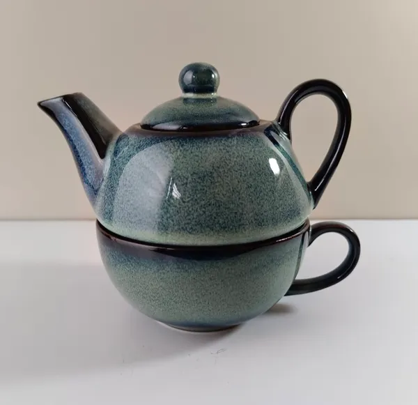 Blue_Stoneware_Teapot_And_Cup_Set_For_Kitchen