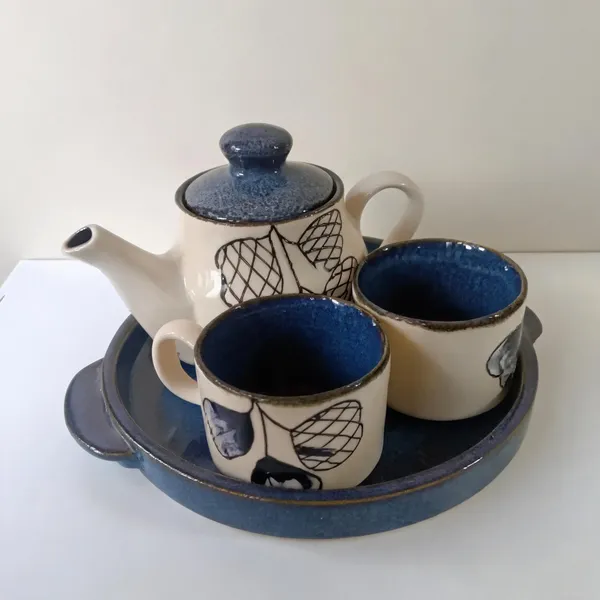 Cream_And_Blue_Stoneware_Tea_Set_For_Kitchen