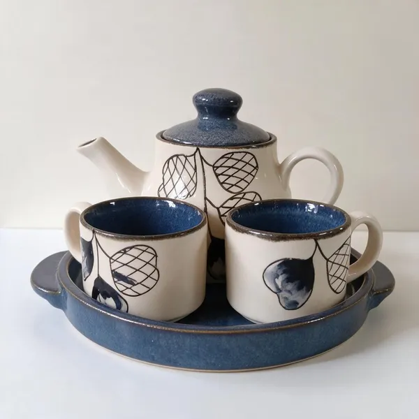 Cream_And_Blue_Stoneware_Tea_Set_For_Kitchen