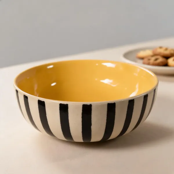 Yellow_And_Black_Stoneware_Serving_Bowl_For_Kitchen