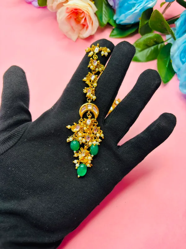 Kundan_Chandelier_Earrings_With_Green_Beads