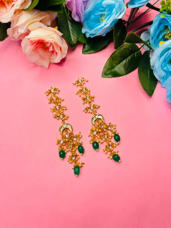 Kundan_Chandelier_Earrings_With_Green_Beads