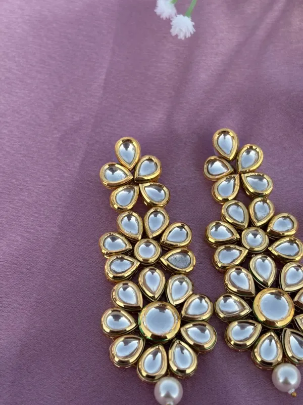 Elegant_Floral_Kundan_And_Pearl_Drop_Earrings