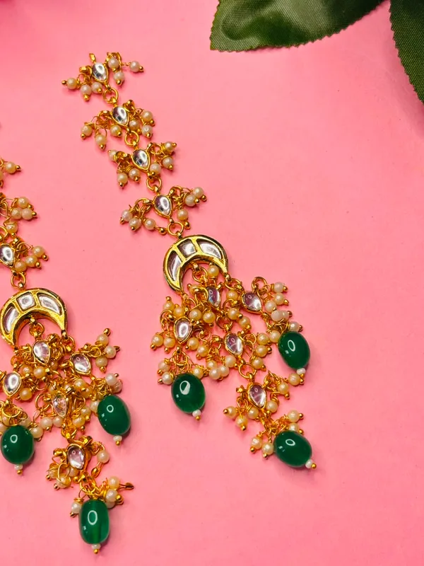 Kundan_Chandelier_Earrings_With_Green_Beads