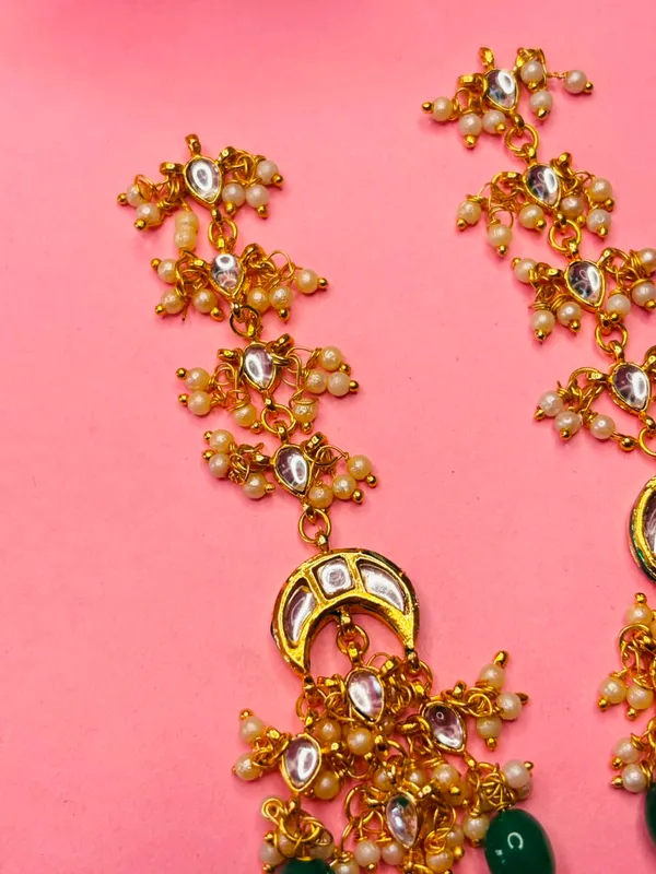Kundan_Chandelier_Earrings_With_Green_Beads